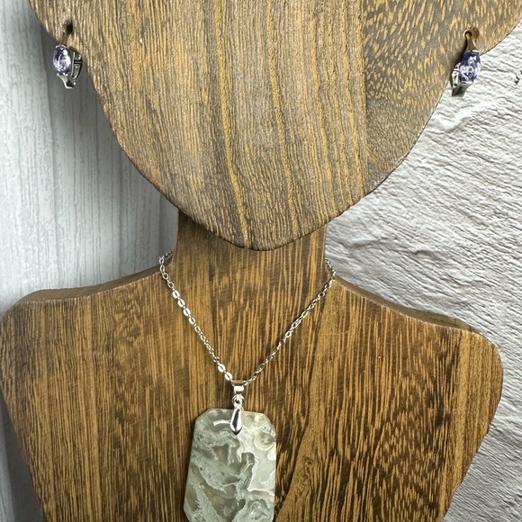 Moss Agate Pendant Necklace on Silver Copper Chain - Picture 2 of 11